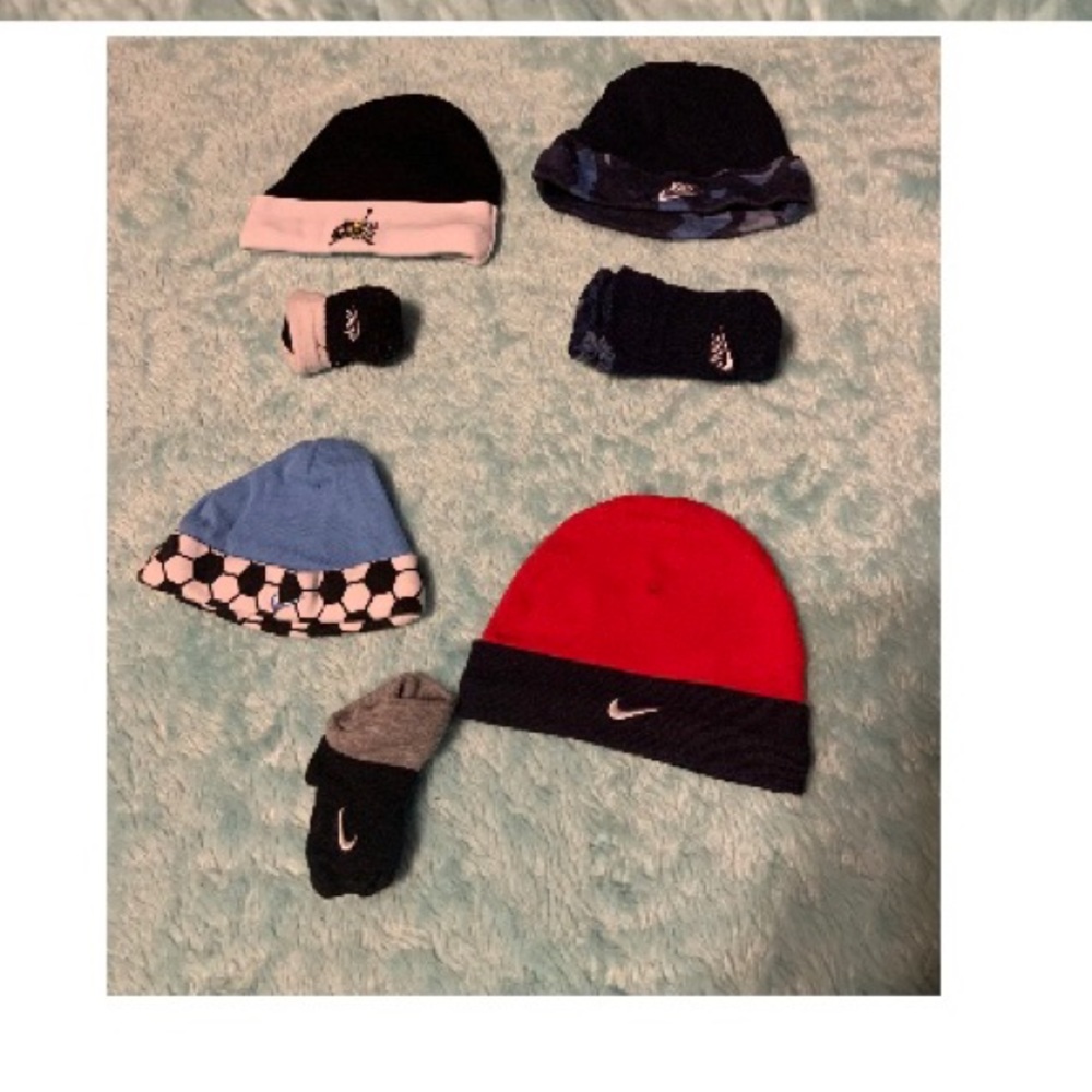 Boys Nike hats & socks (7 items)
